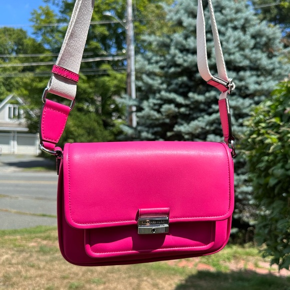Michael Kors Handbags - Michael Kors Bradshaw Medium Leather Messenger Bag Dragonfruit Pink NWT
